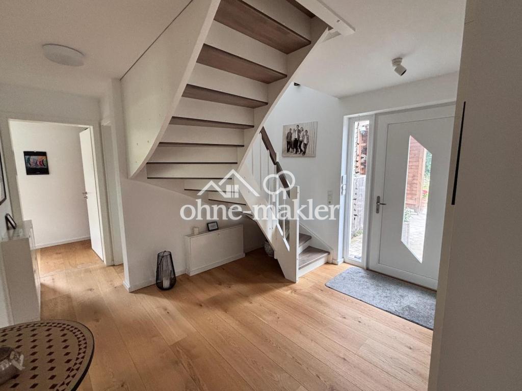 Haustür / Treppe