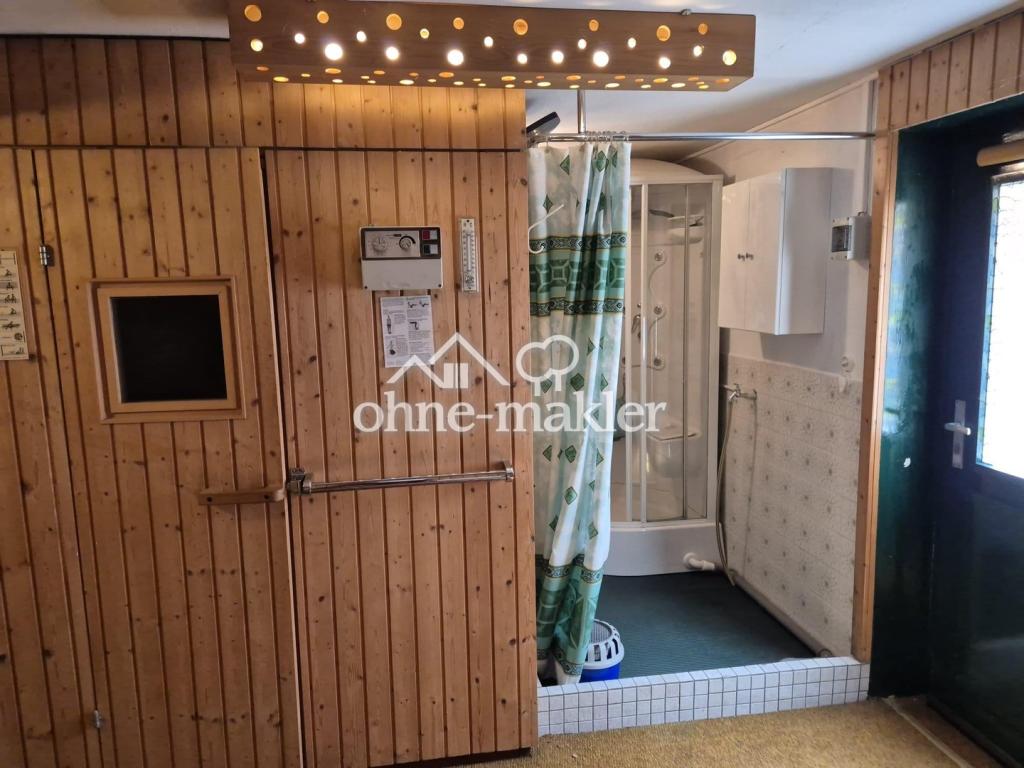 Sauna mit Dusche im UG