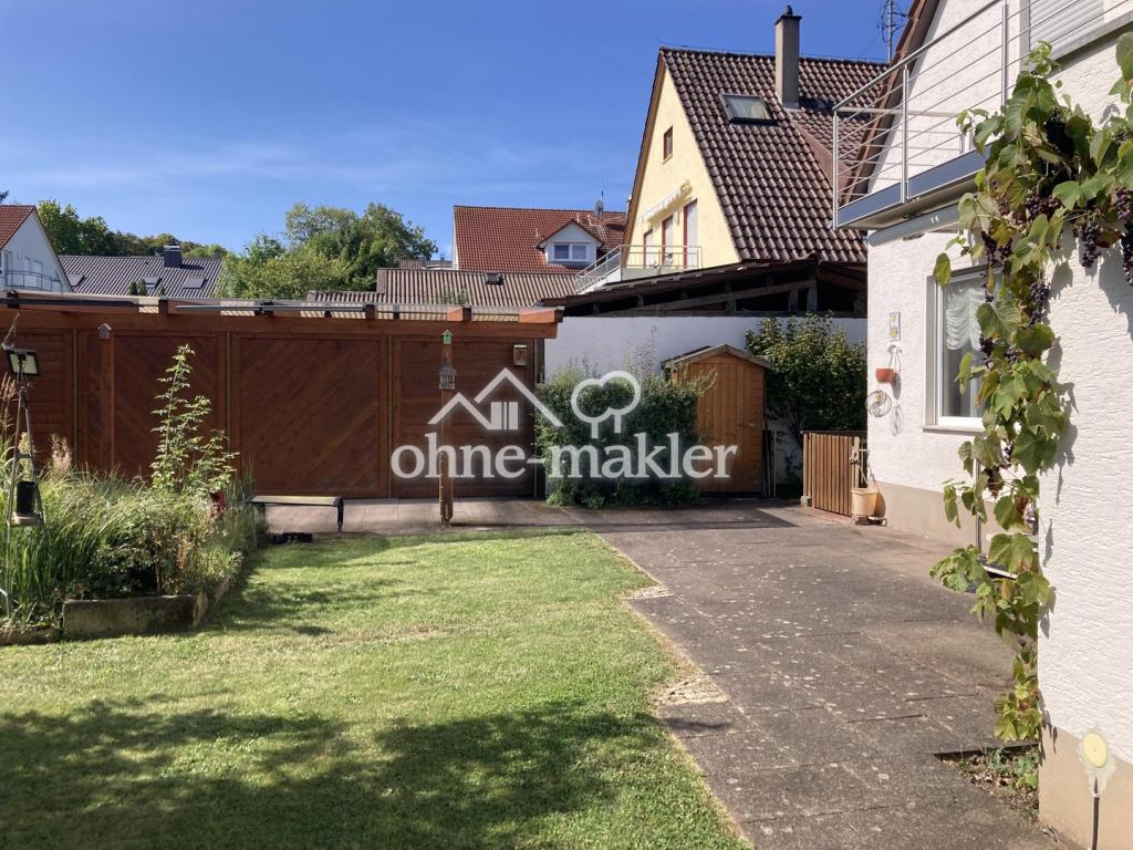 Terrasse mit Gartenhäuschen