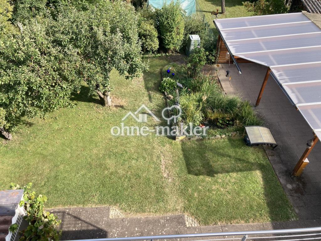 Garten mit Teich und Pergola