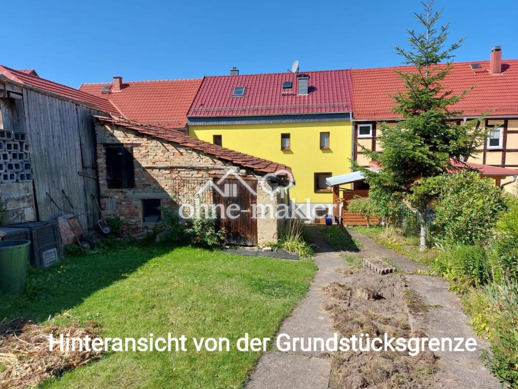 Hinteransicht mit Garten 