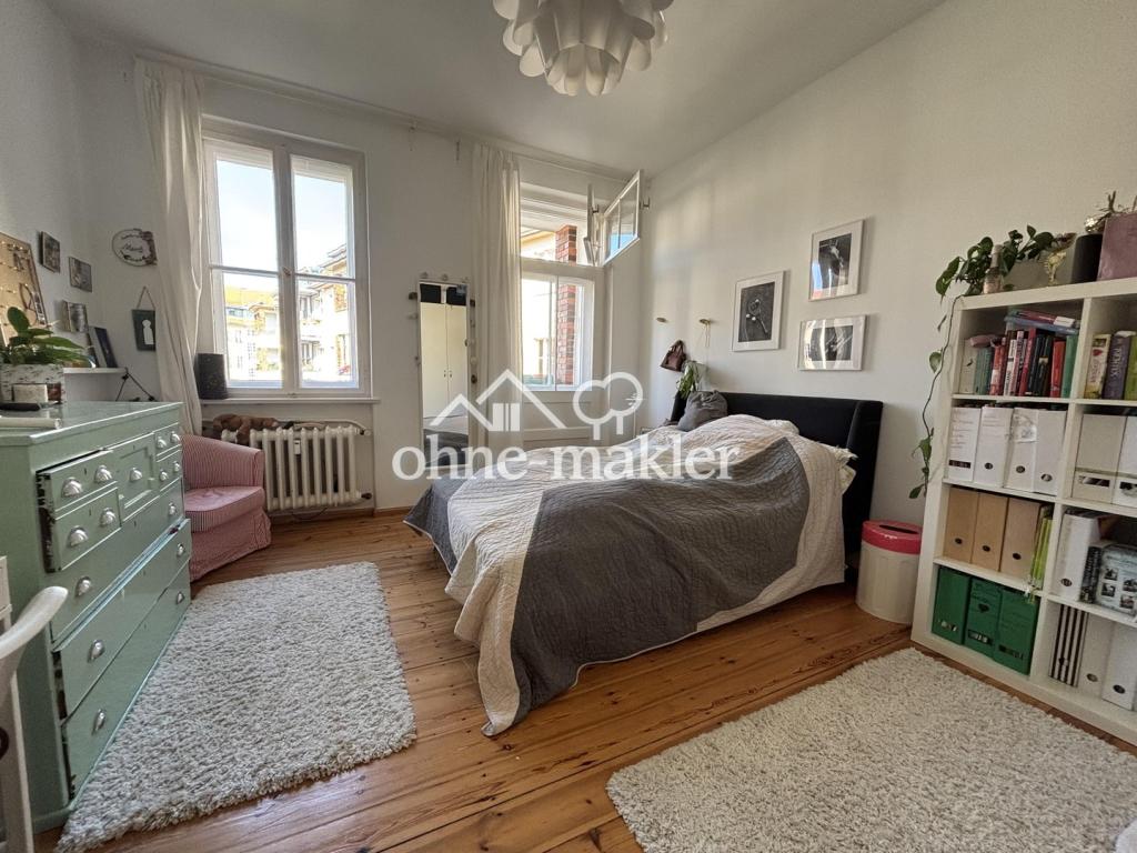 Schlafzimmer mit kl. Balkon