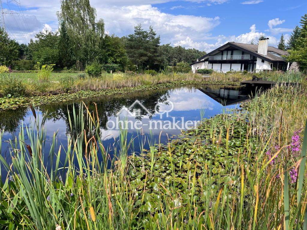 Haupthaus mit Teich