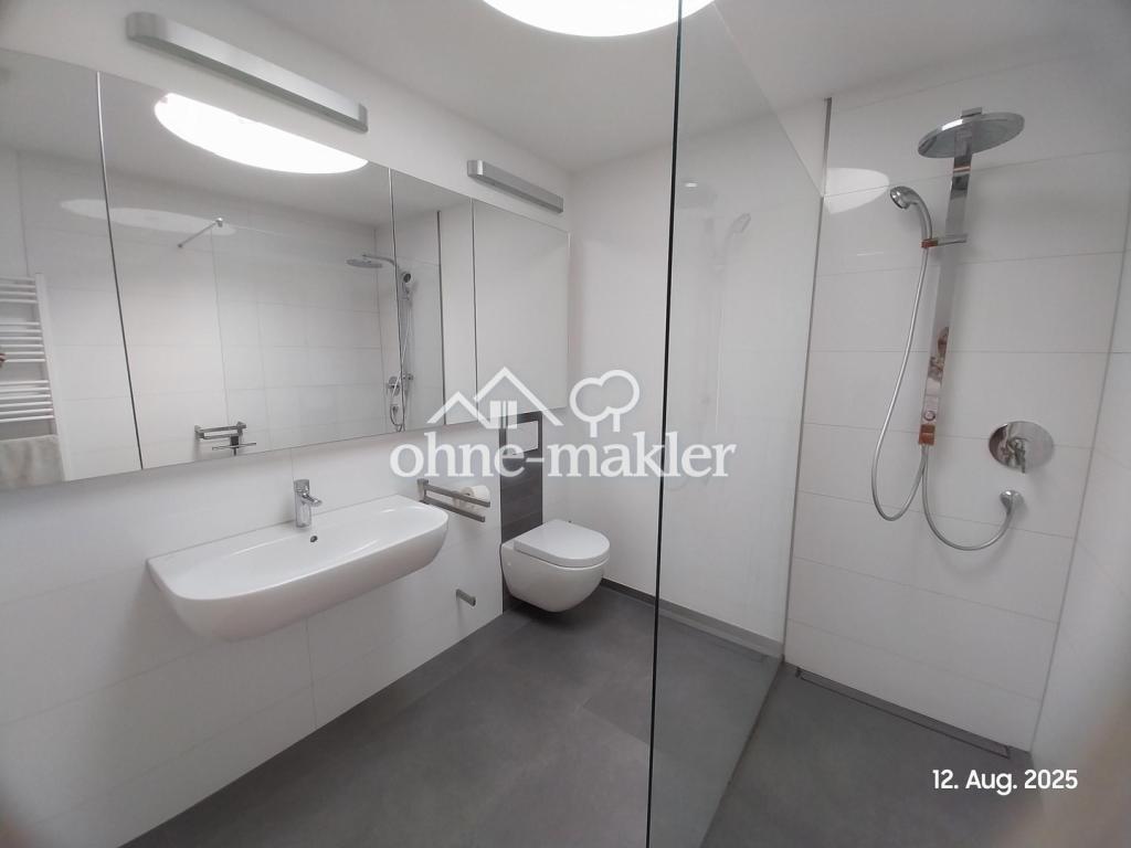 Familienbad mit ebener Dusche