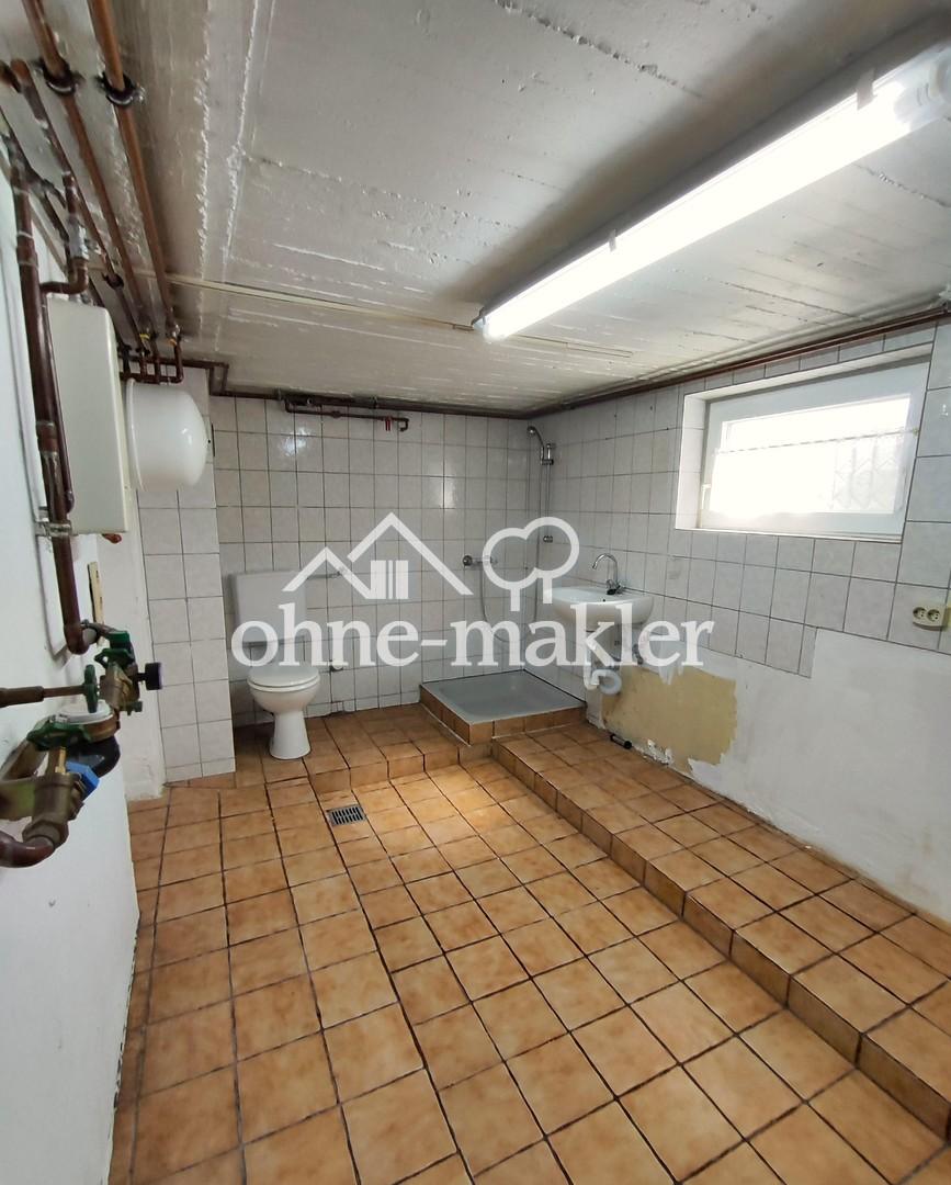 Waschküche mit Dusche + WC