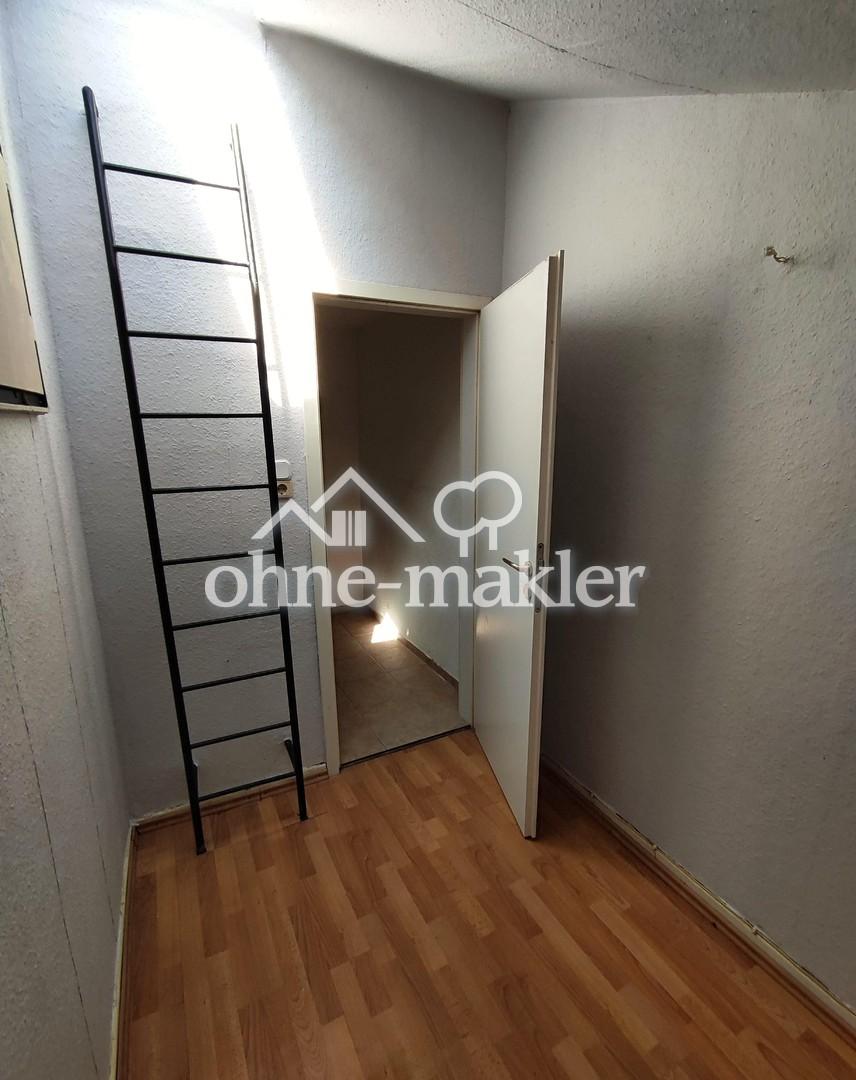 Lagerraum / Büro im DG
