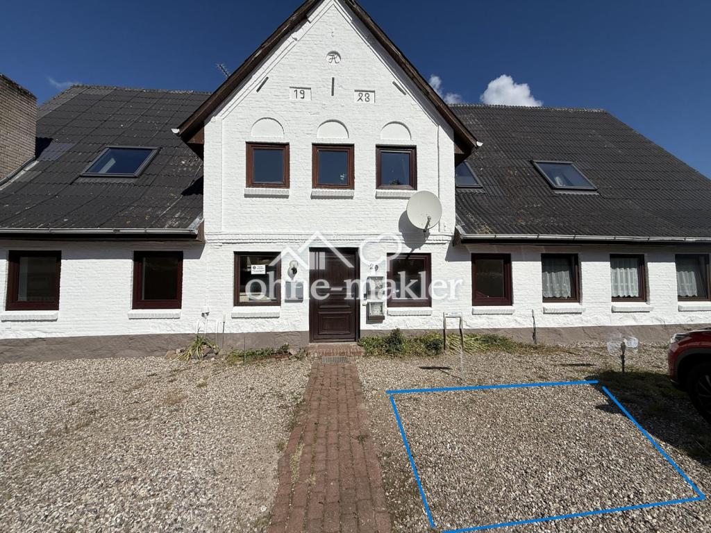 Frontansicht inkl. Parkplatz