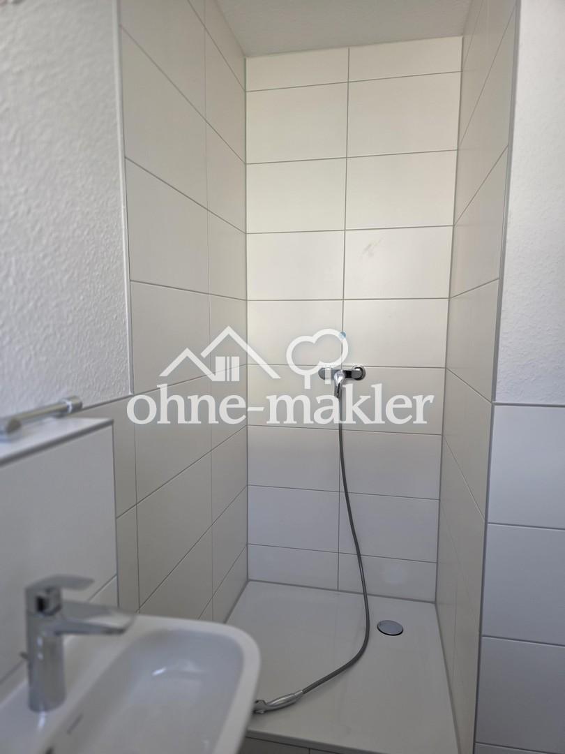 Bad mit Dusche im EG
