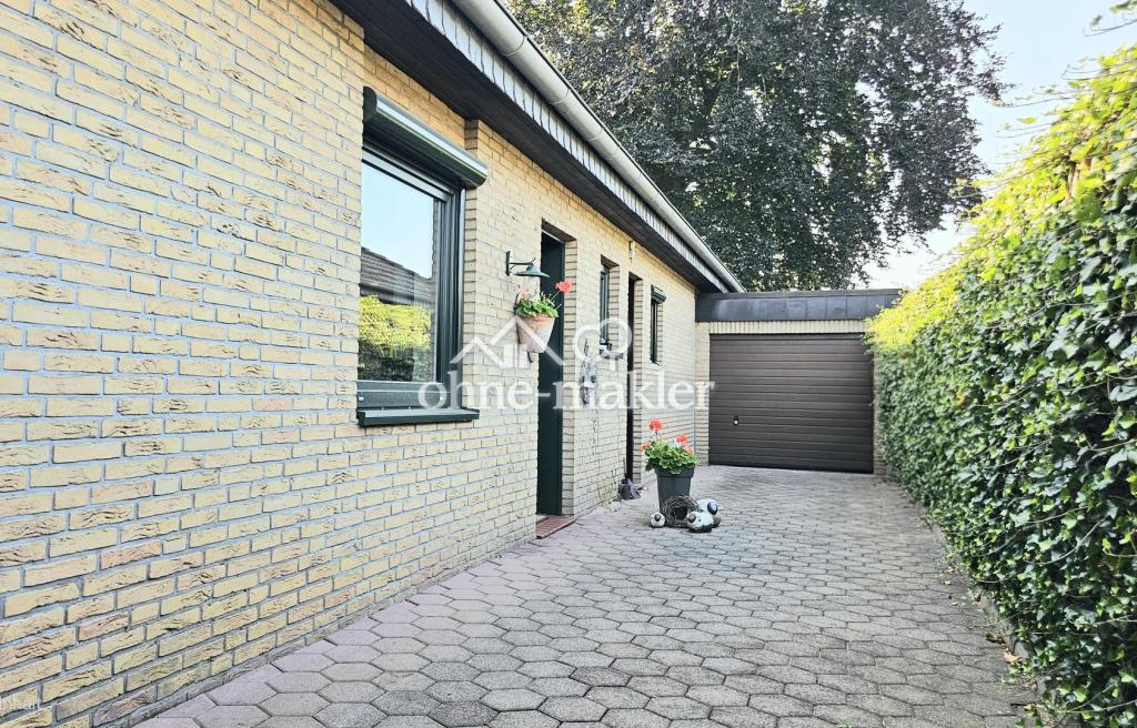 Auffahrt mit Garage