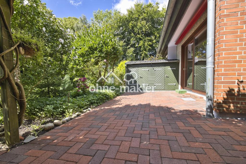 Terasse mit Gartenschrank
