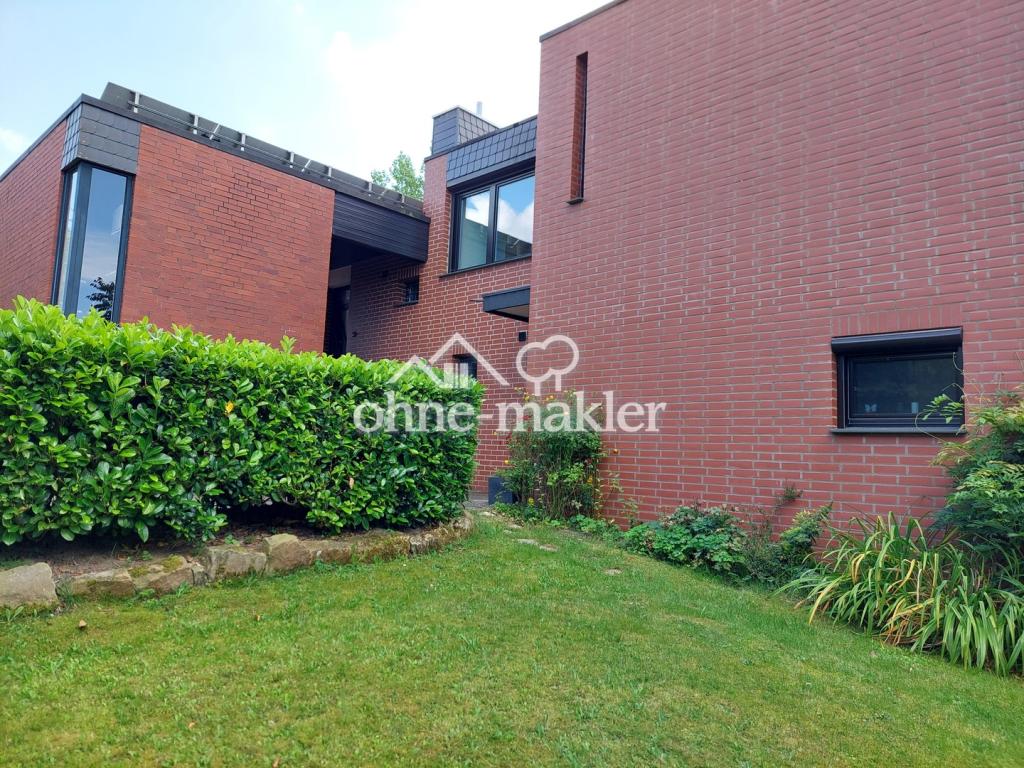 Ansicht Ostseite mit Garage