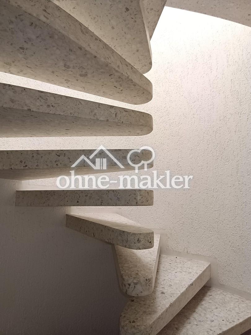 Freitragende Treppe