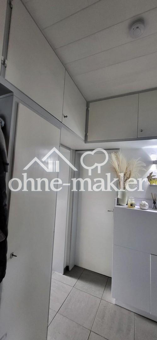 Einbauschränke Wohnung li. 