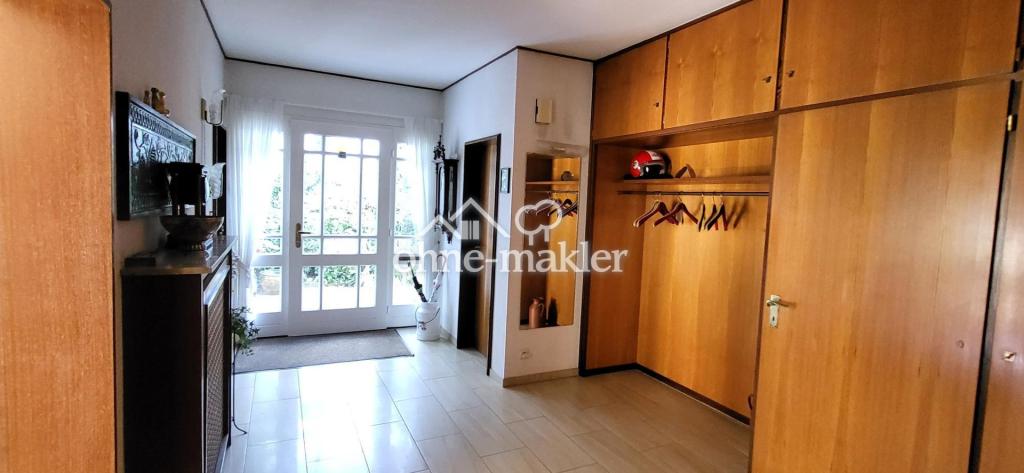 Flur Wohnung re. 