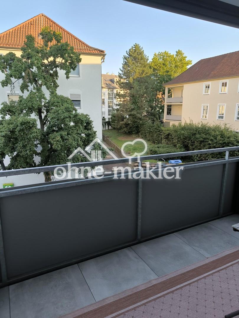 Südbalkon mit Blick ins Grüne