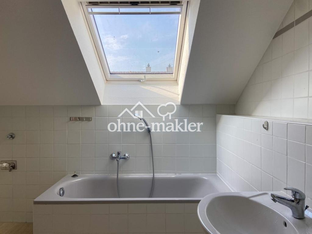 Bad mit Badewanne