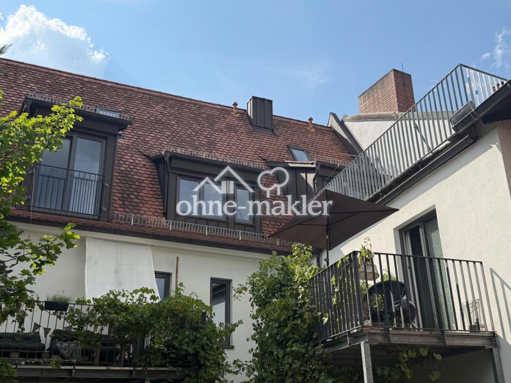 Hofseite mit Dachterasse