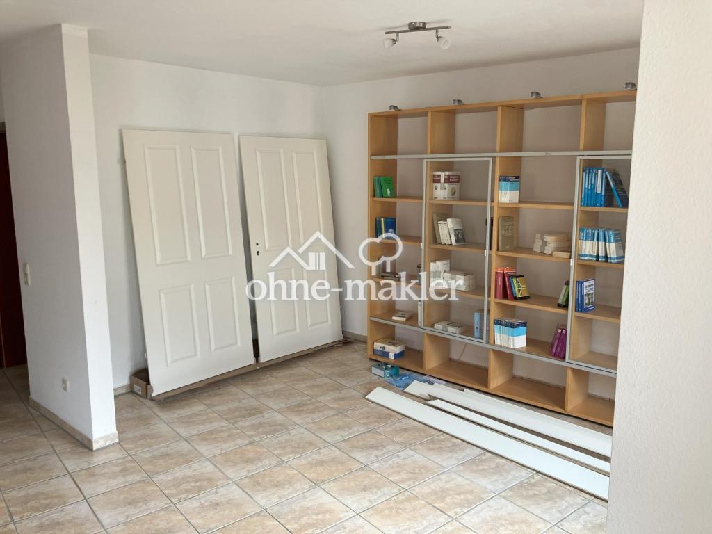 Arbeitszimmer mit Flügeltüren