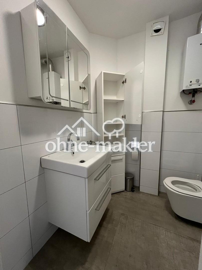 WC und Bad mit Dusche unten