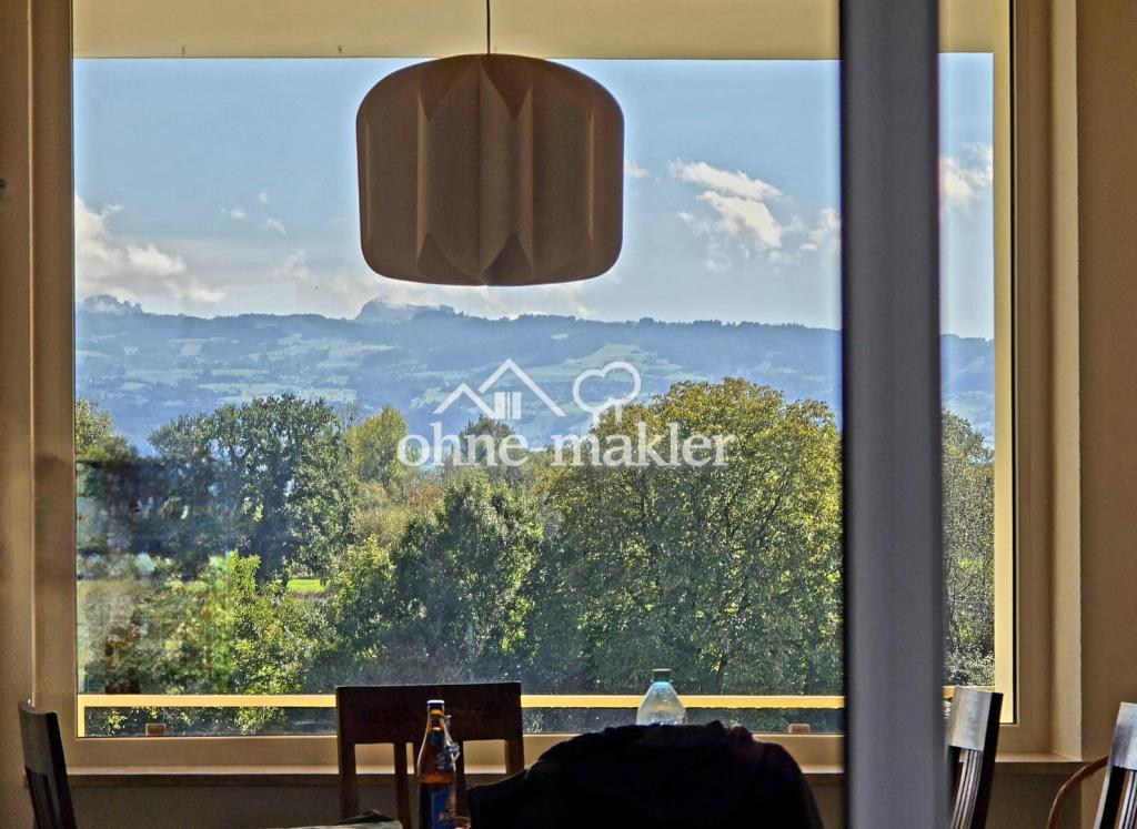 Blick in die Spiegeltüren