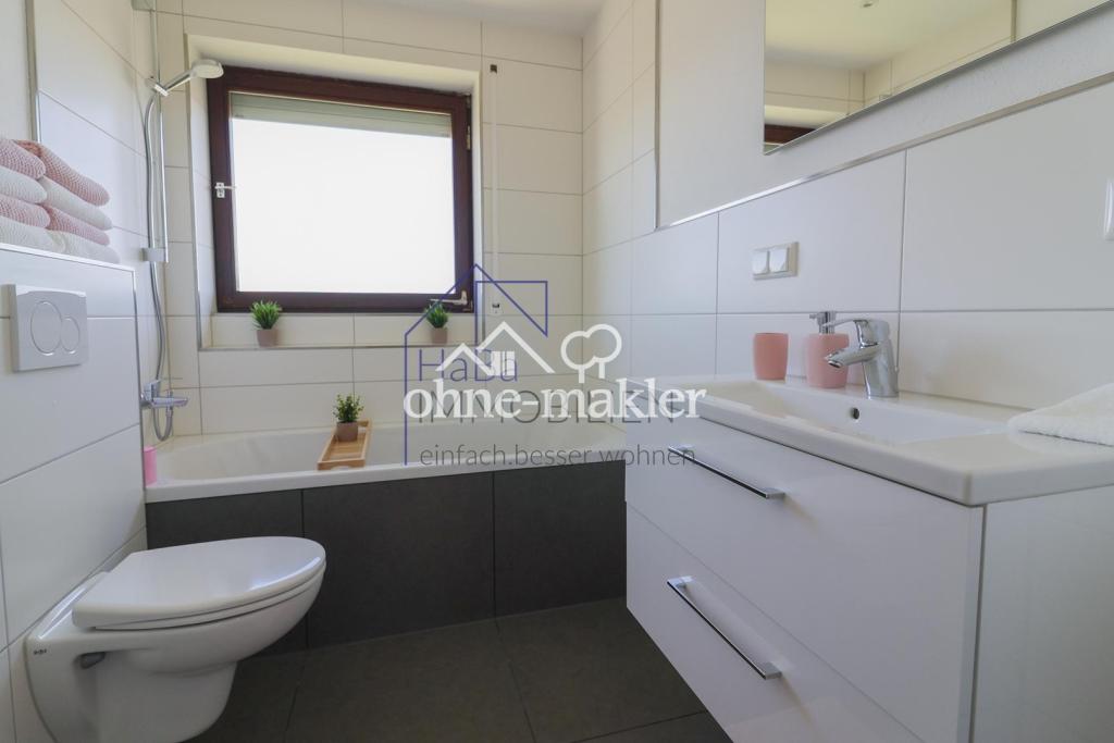 Tageslichtbad mit Badewanne