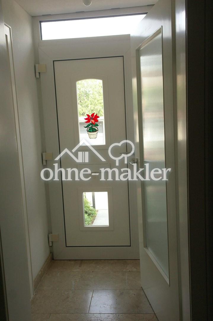 16_Haustür und Windfang