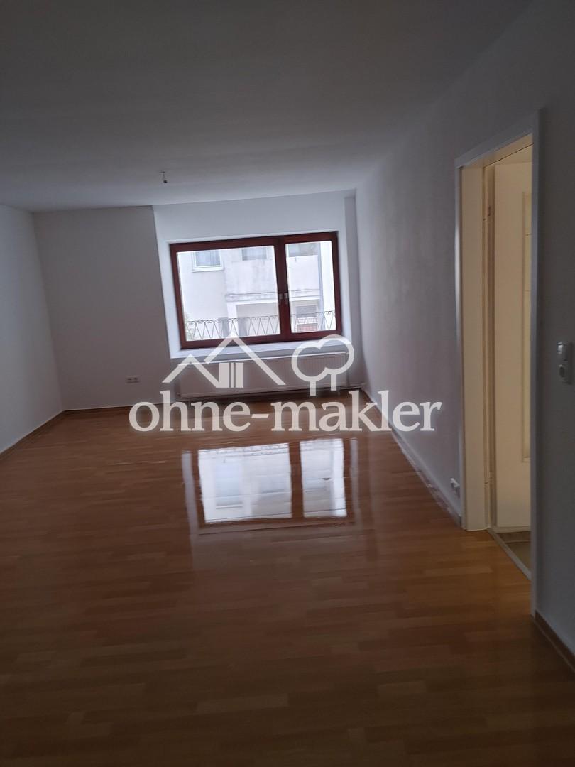 großes Zimmer links