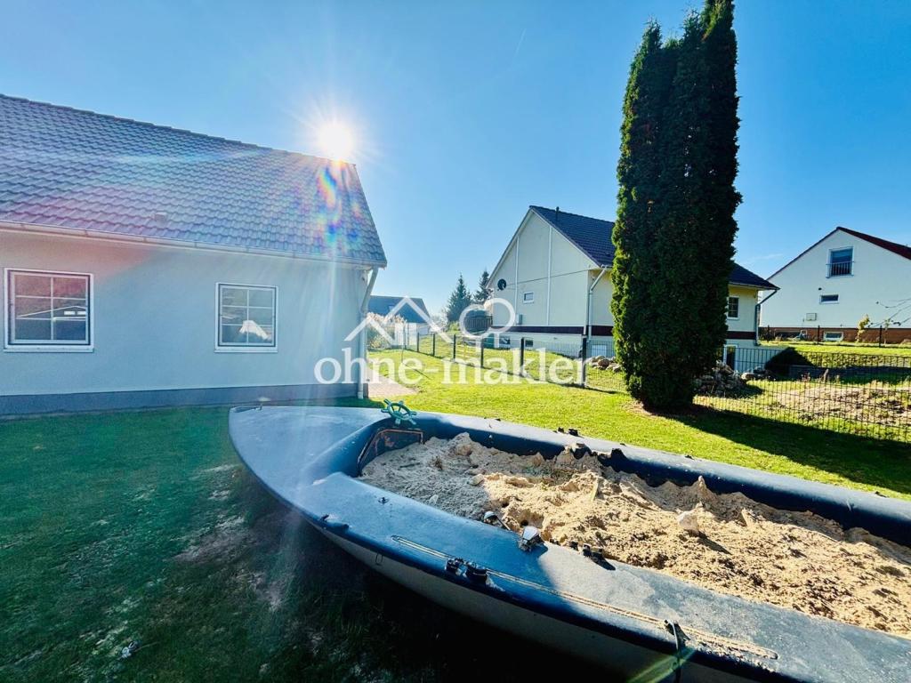 Rückseite 21 mit Sandkasten