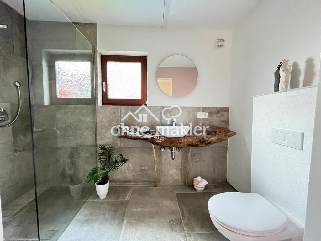 modernes Badezimmer