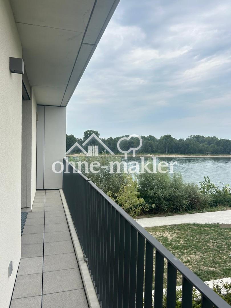 Seitenbalkon mit 2 Zugängen