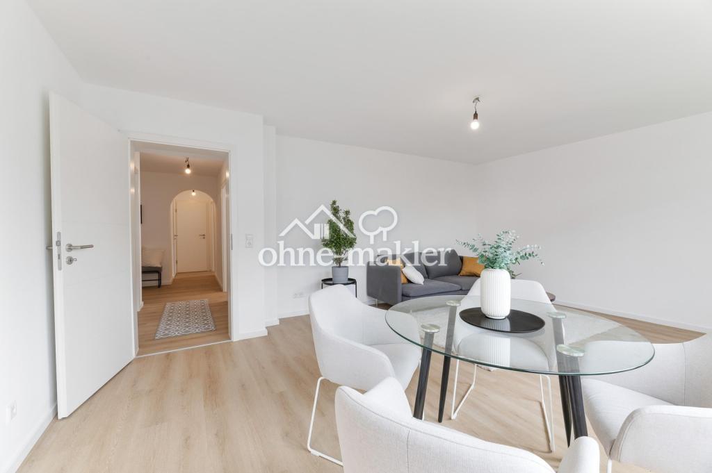 Wohnzimmer mit Blick in Flur
