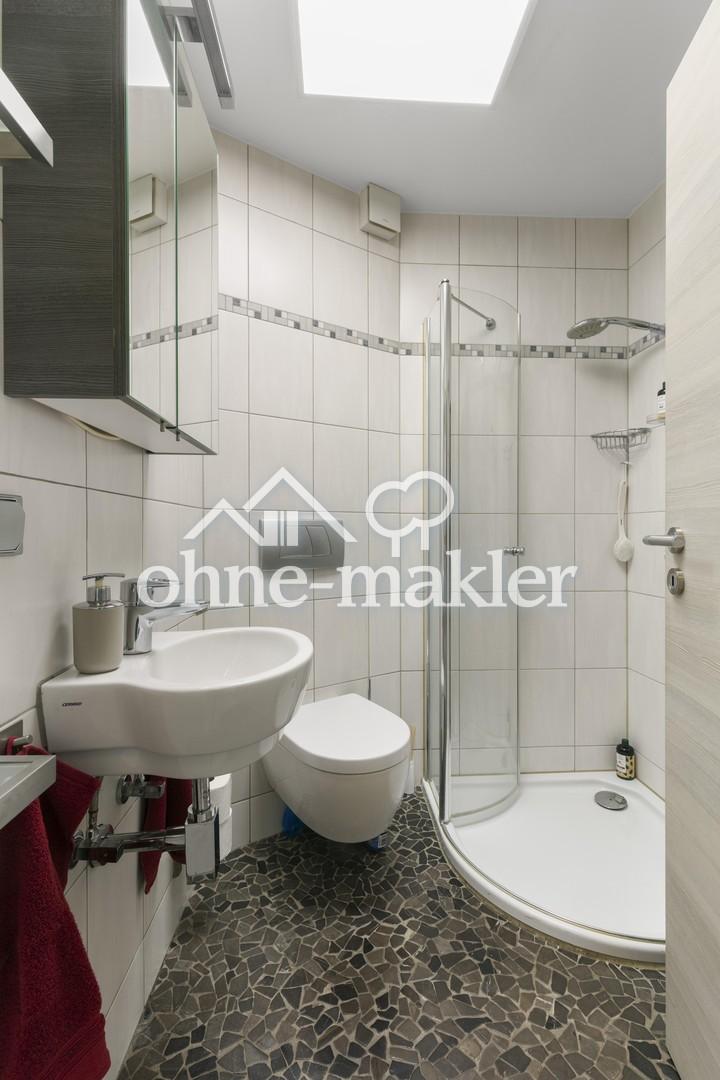 Gäste-WC mit Dusche