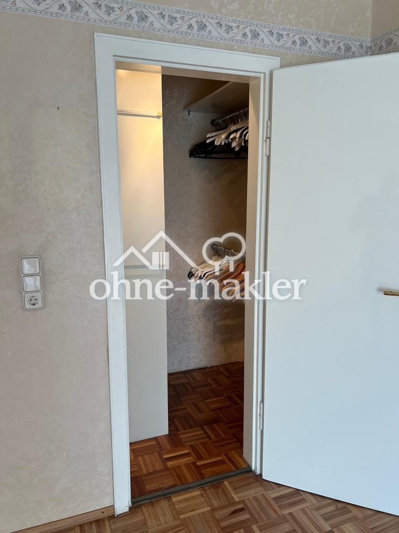 Begehbarer Schrank