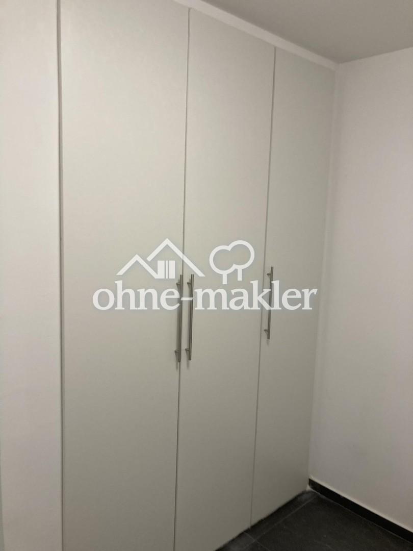 Eingebauter Schrank in Flur
