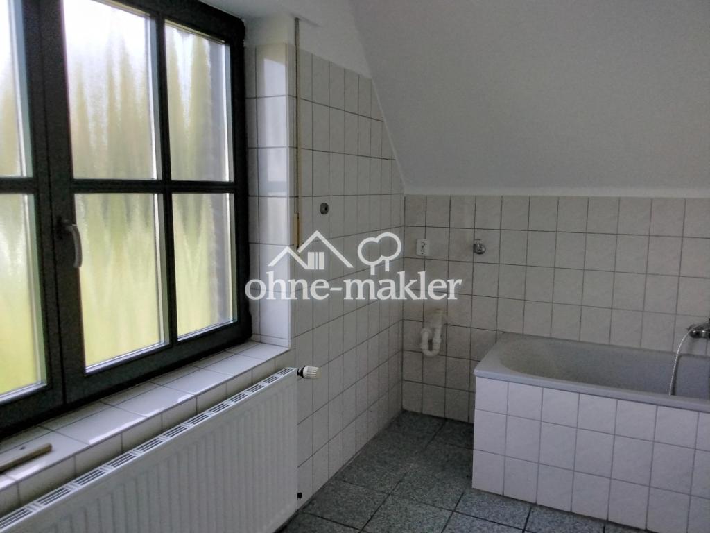 Bad m. großem Fenster