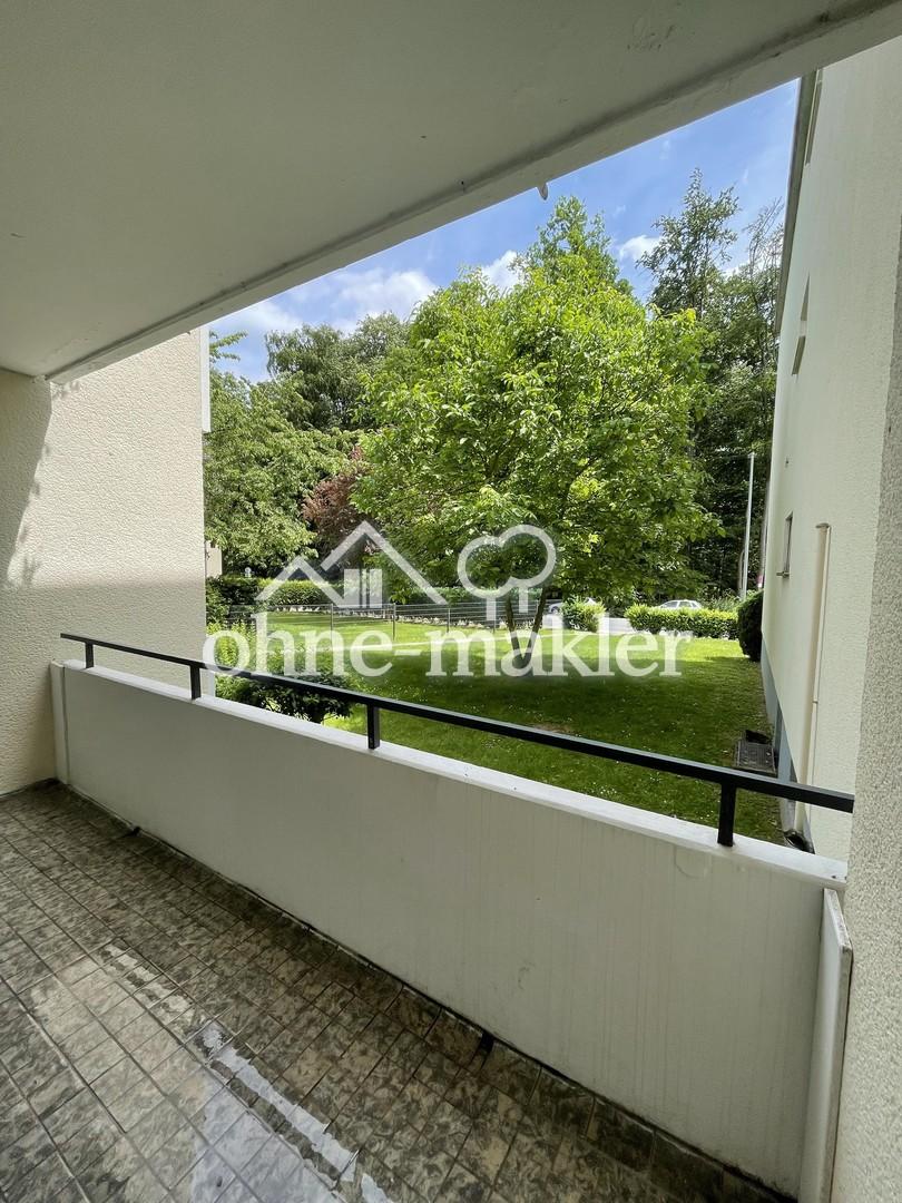 Blick ins Grüne vom Balkon