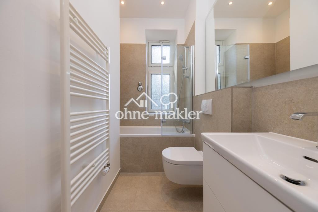 Tageslichtbad 1 mit Badewanne