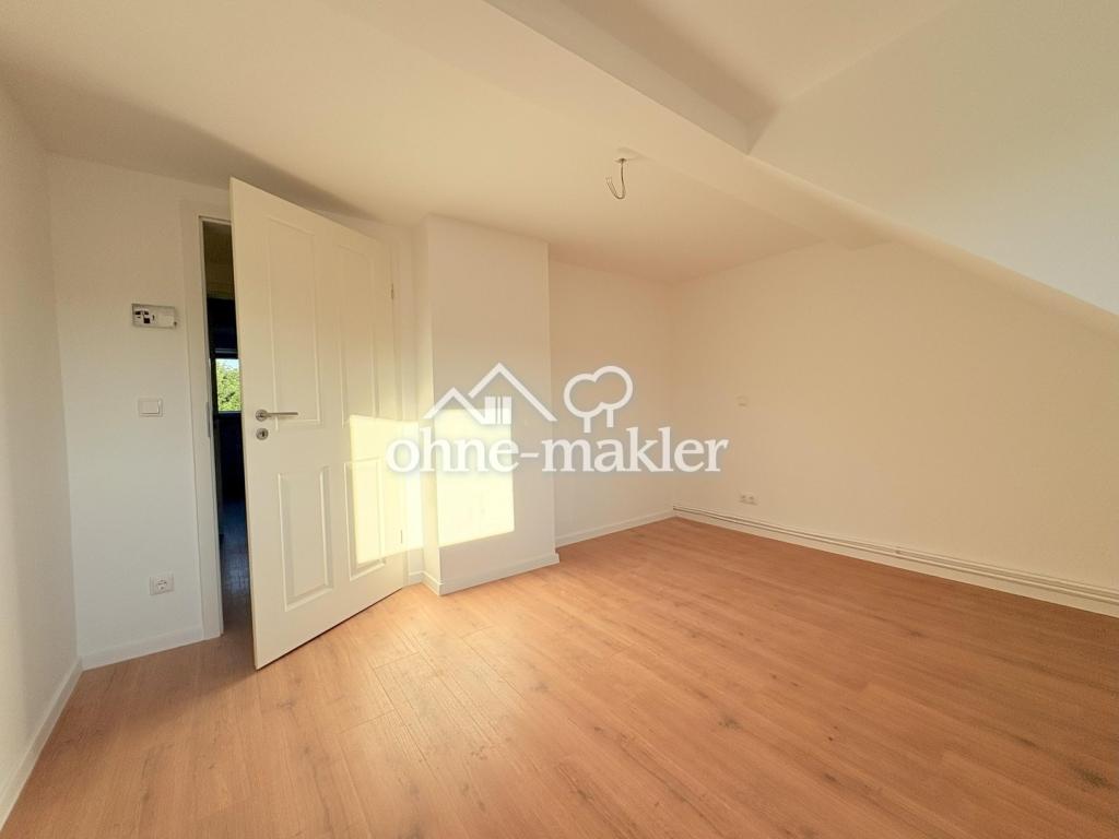 Kernsanierte, helle DG-Wohnung - Foto 2