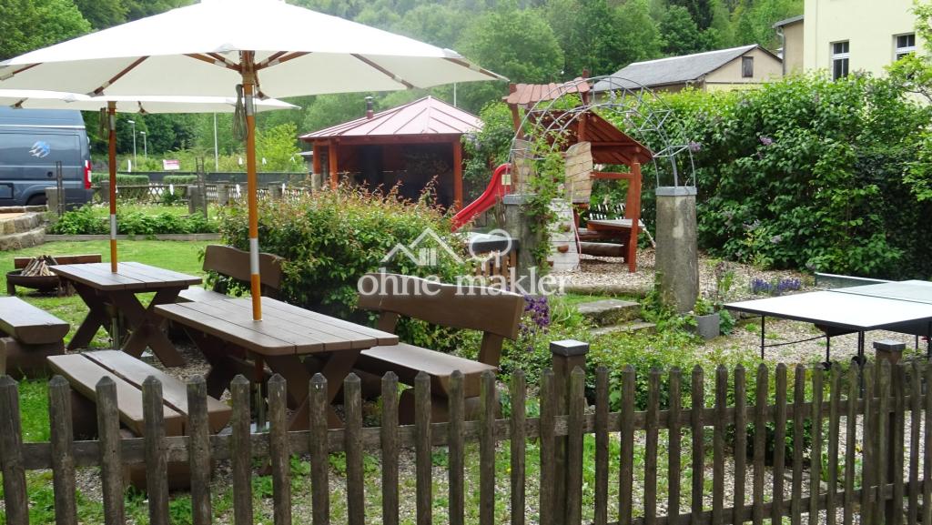 Garten mit Spielplatz