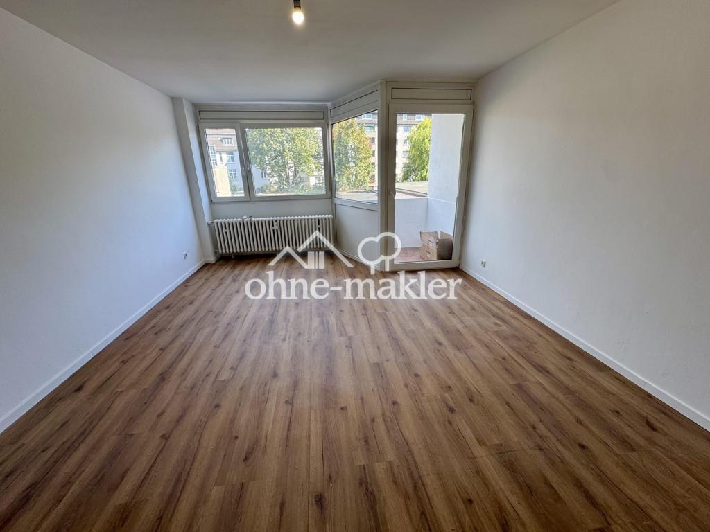 Wohnzimmer mit Balkon