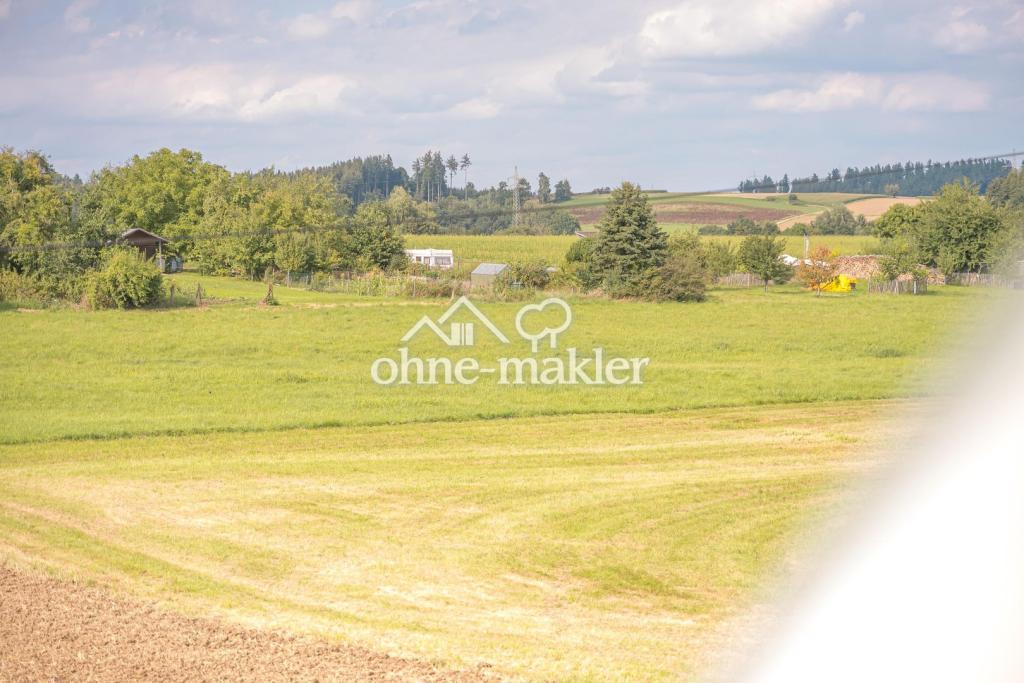 Blick ins Grüne (Badfenster)