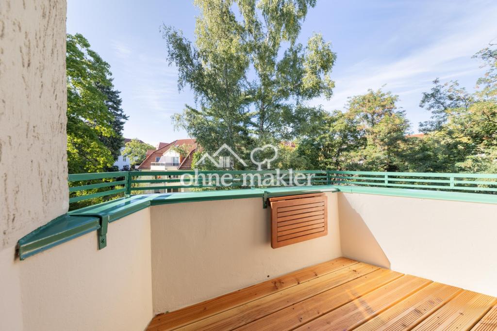 Ruhiger sonniger Balkon