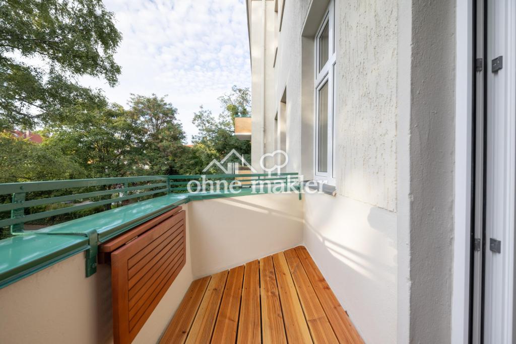 Ruhiger sonniger Balkon