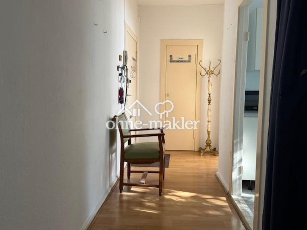 Flur mit Abstellkammer 