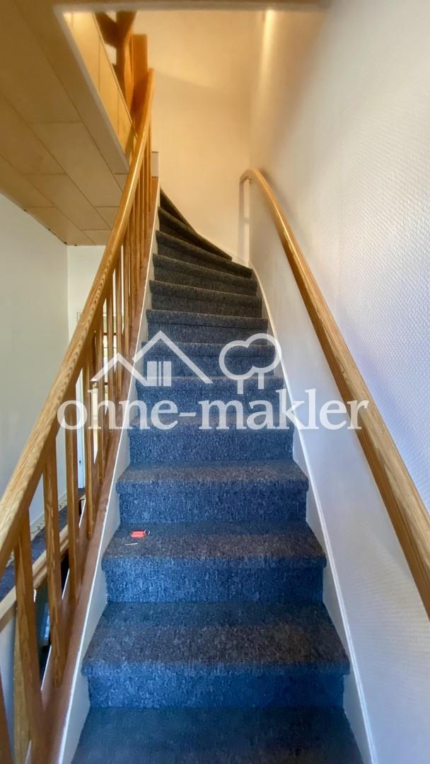 Treppe ins 1. OG