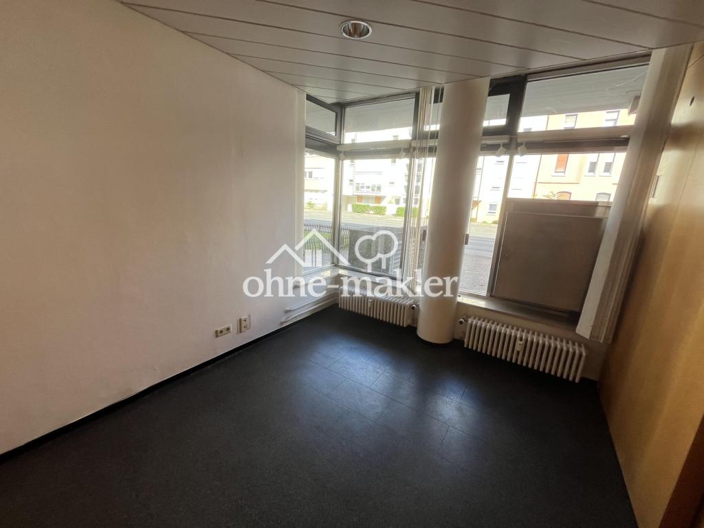Zimmer vorne mit Einbauwand