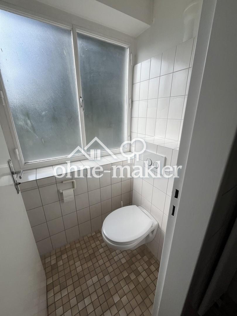 WC mit großem Fenster