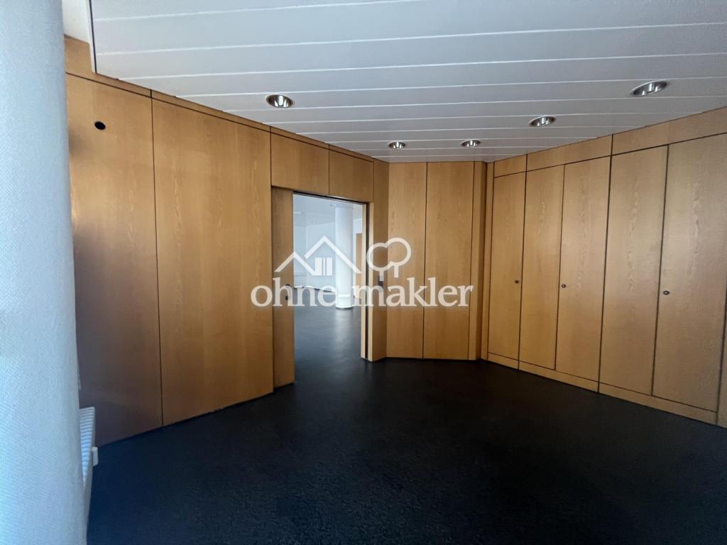 Zimmer vorne mit Einbauwand