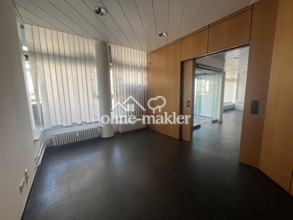 Zimmer vorne mit Einbauwand