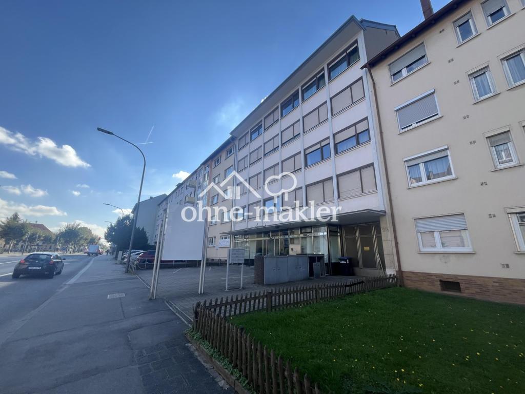 Blick von Strasse rechts
